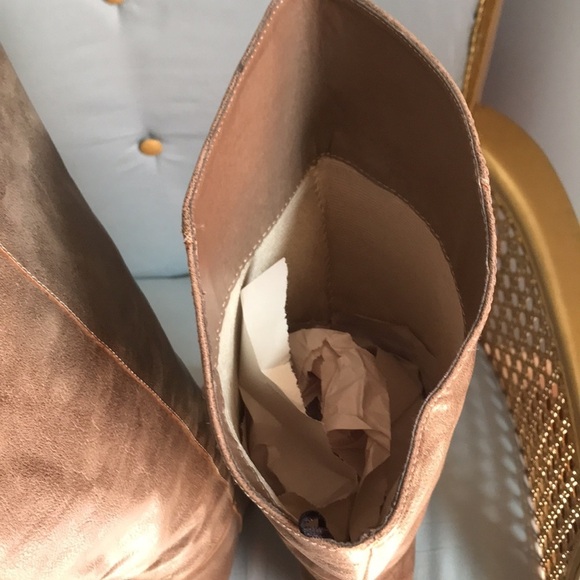 Forever 21 taupe faux leather pull on boots, chunky heel, rounded toe size 9 - Picture 7 of 11